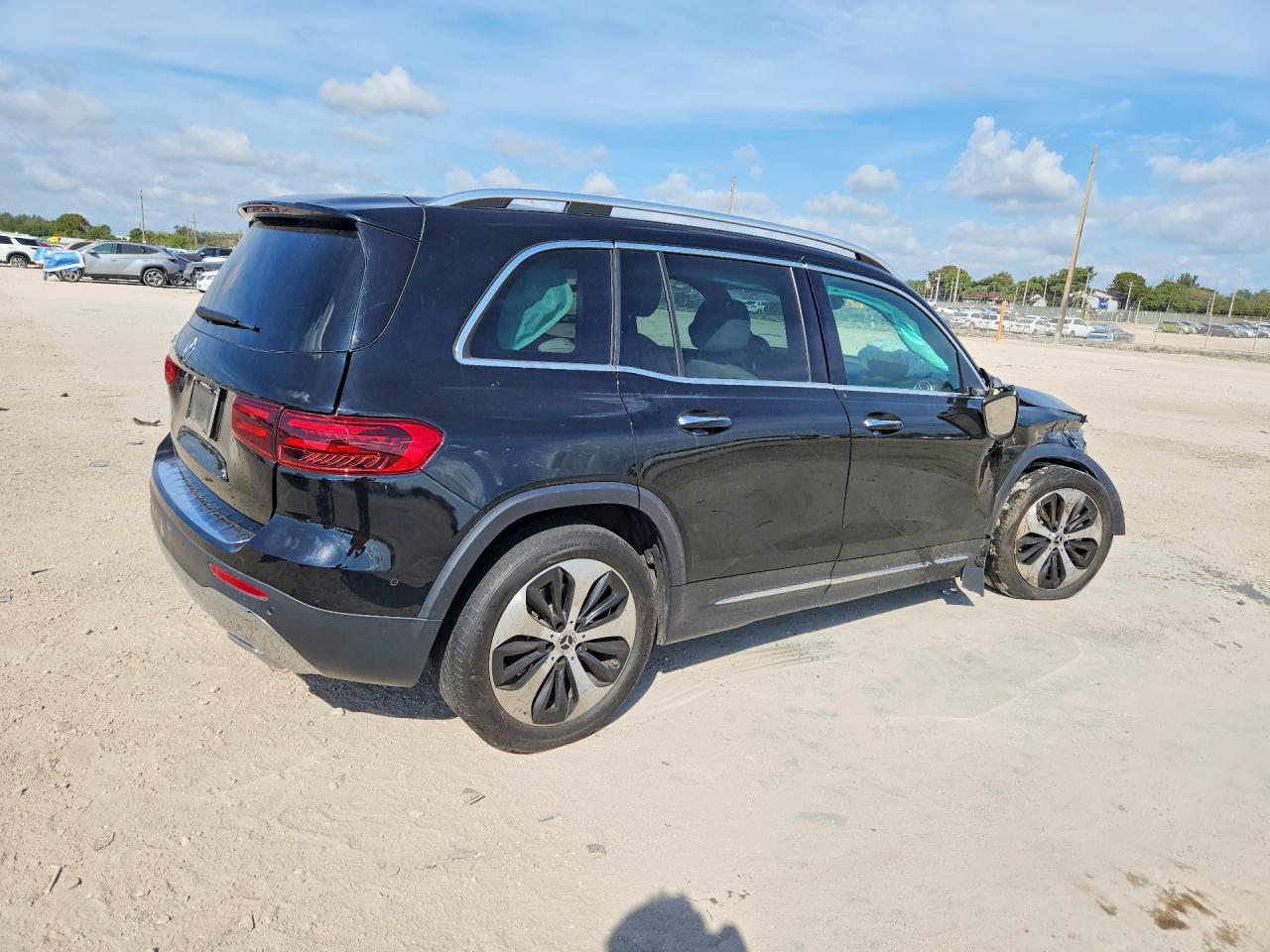 2024 Mercedes-Benz Glb 250 - Image 3