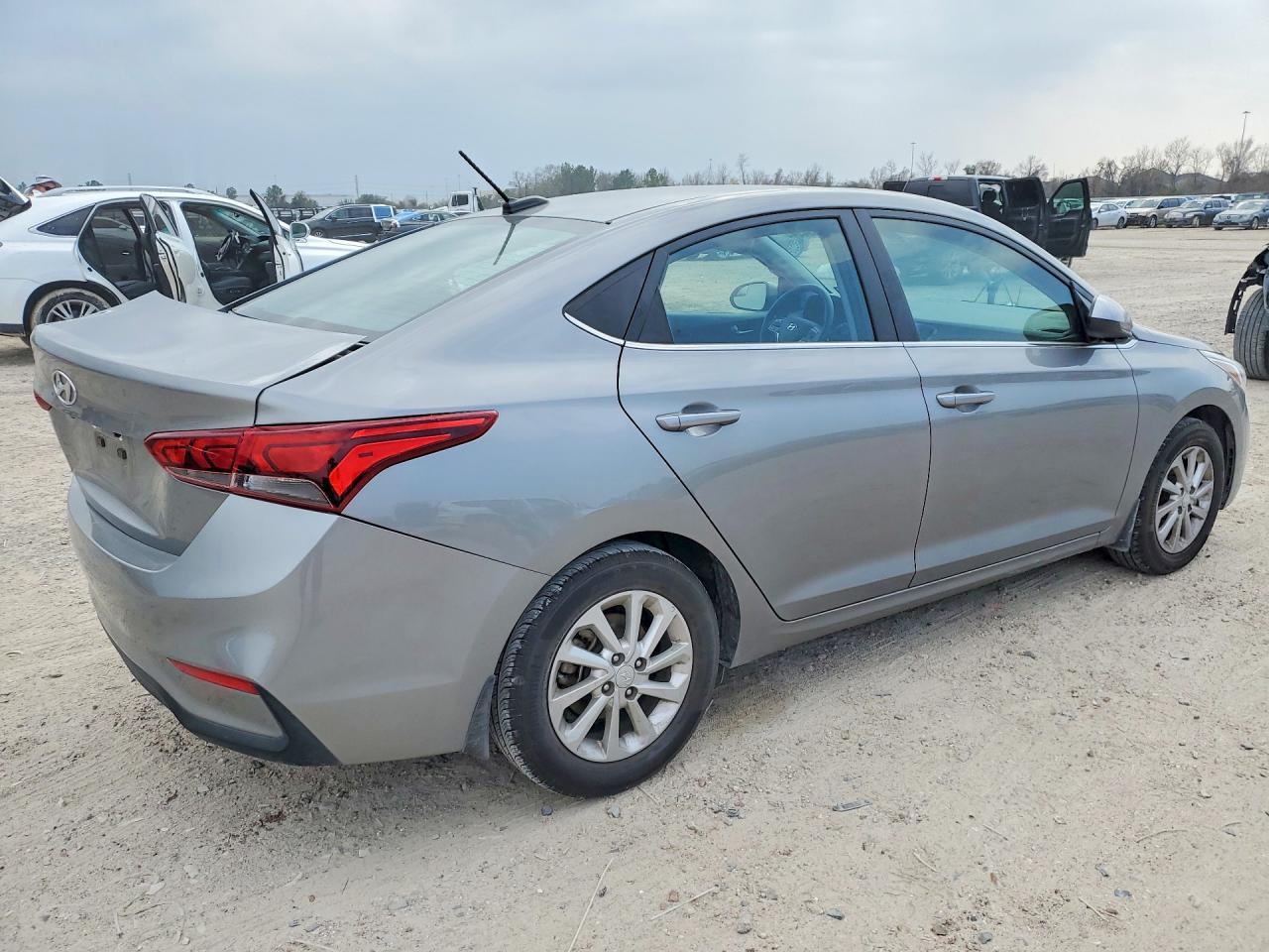 2022 Hyundai Accent Sel - Image 3
