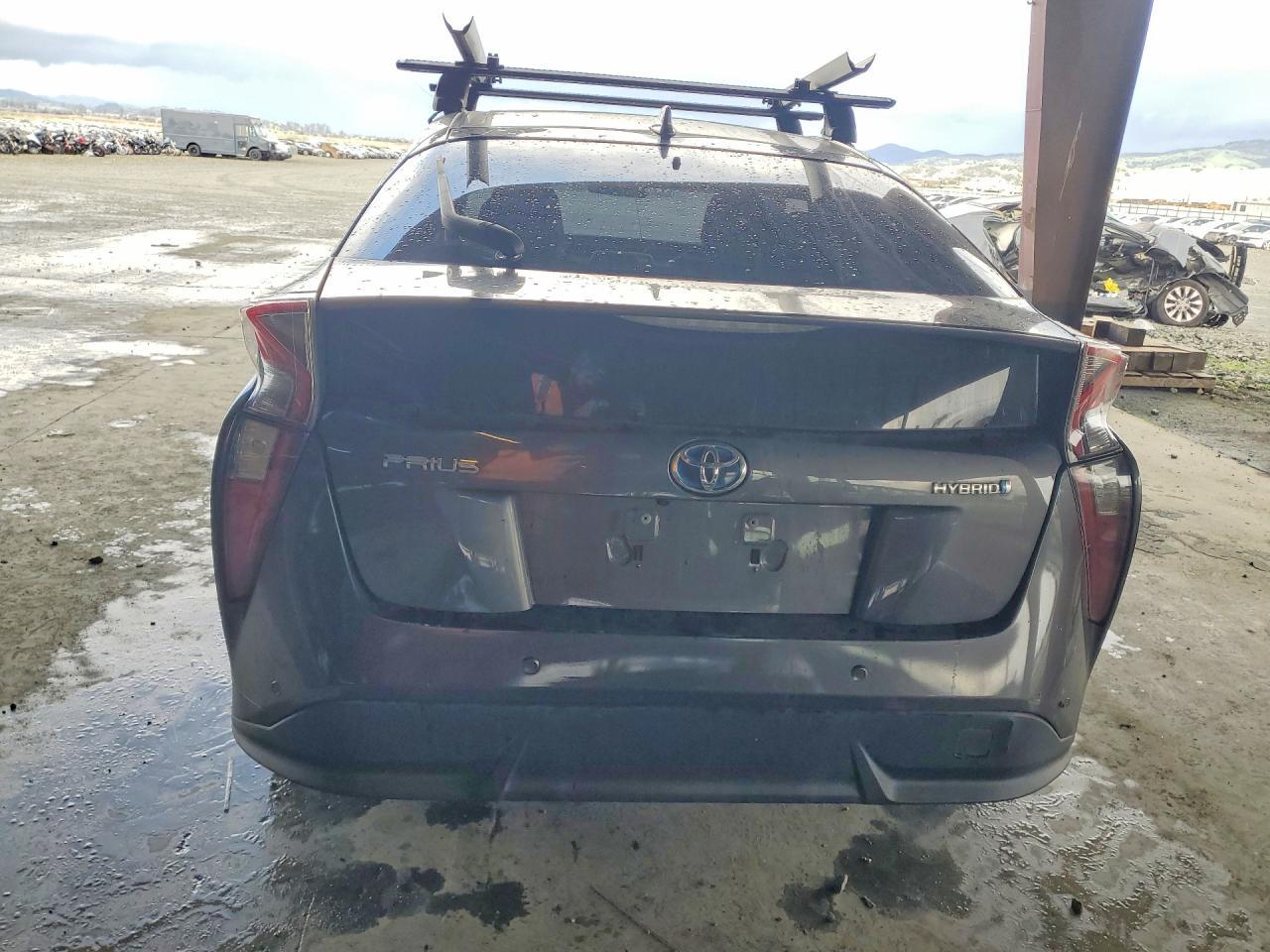 2018 Toyota Prius - Image 6