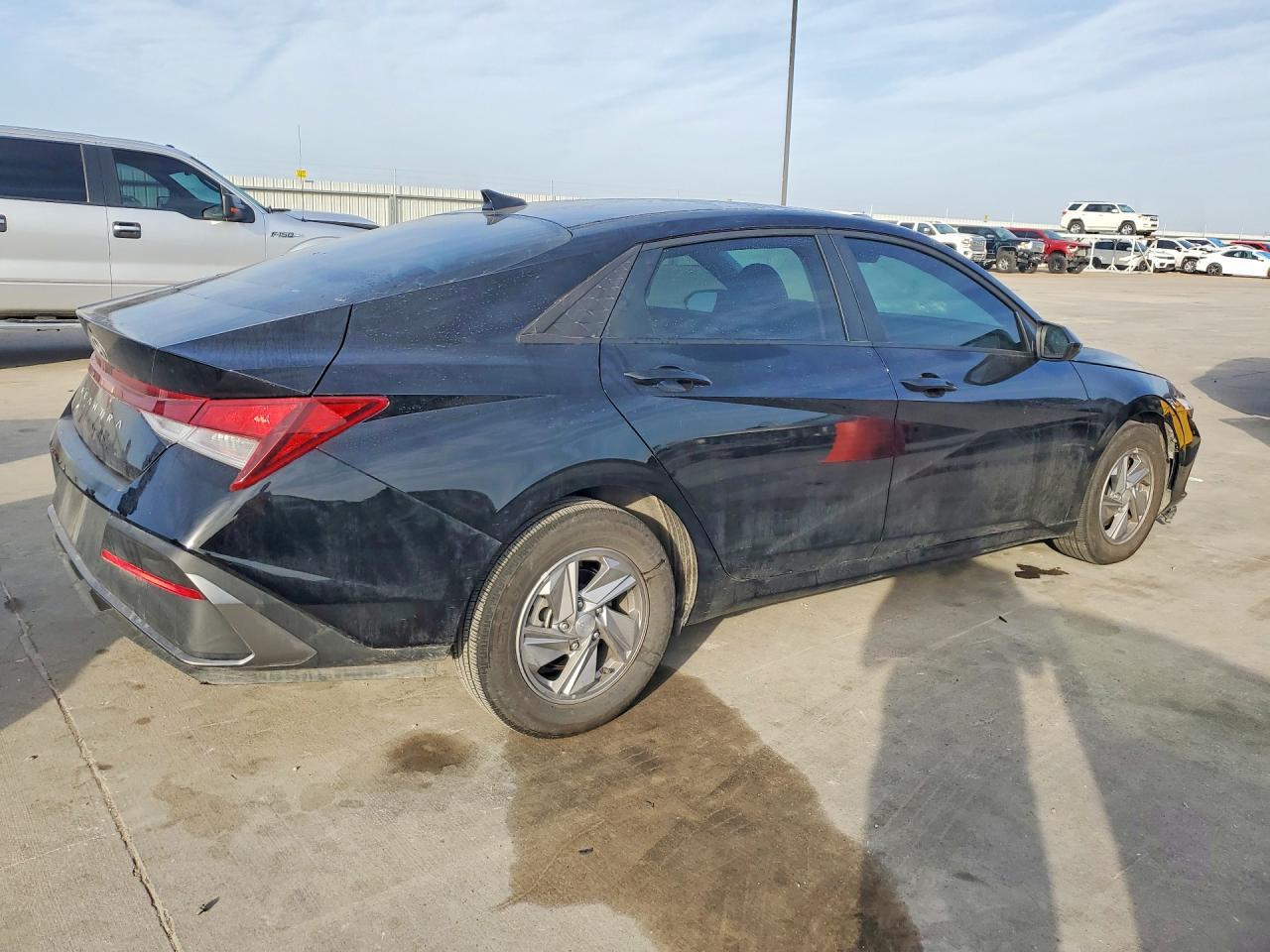 2025 Hyundai Elantra Se - Фото 3