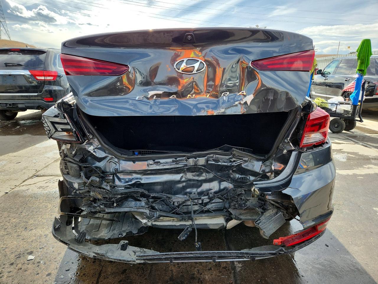 2020 Hyundai Elantra Sel - Фото 6