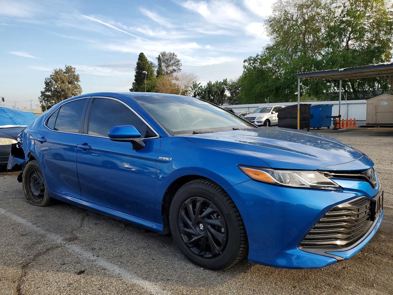 2020 Toyota Camry Le - Фото 4