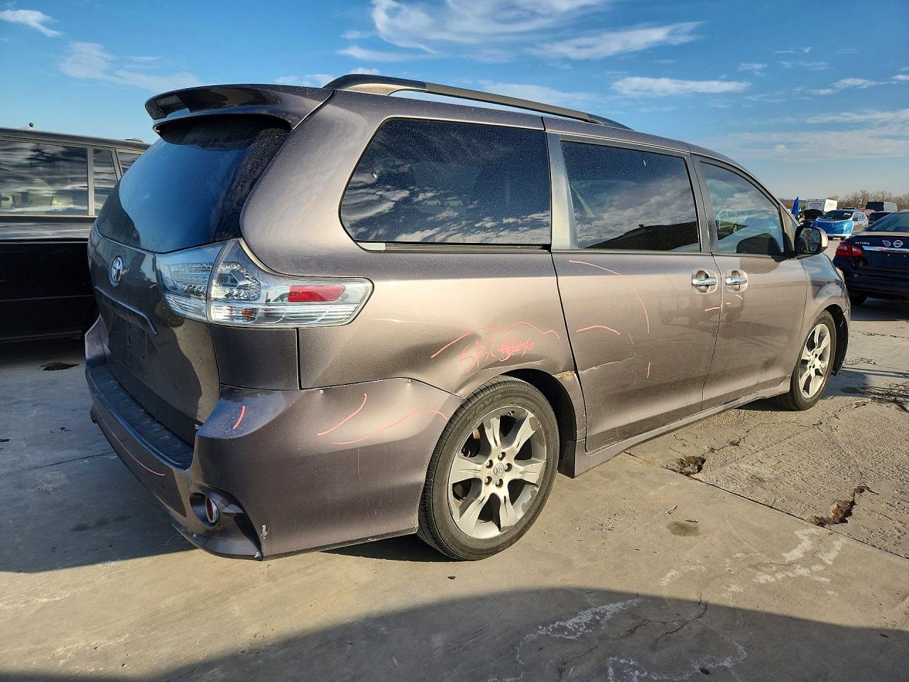 2014 Toyota Sienna Sport - Фото 3