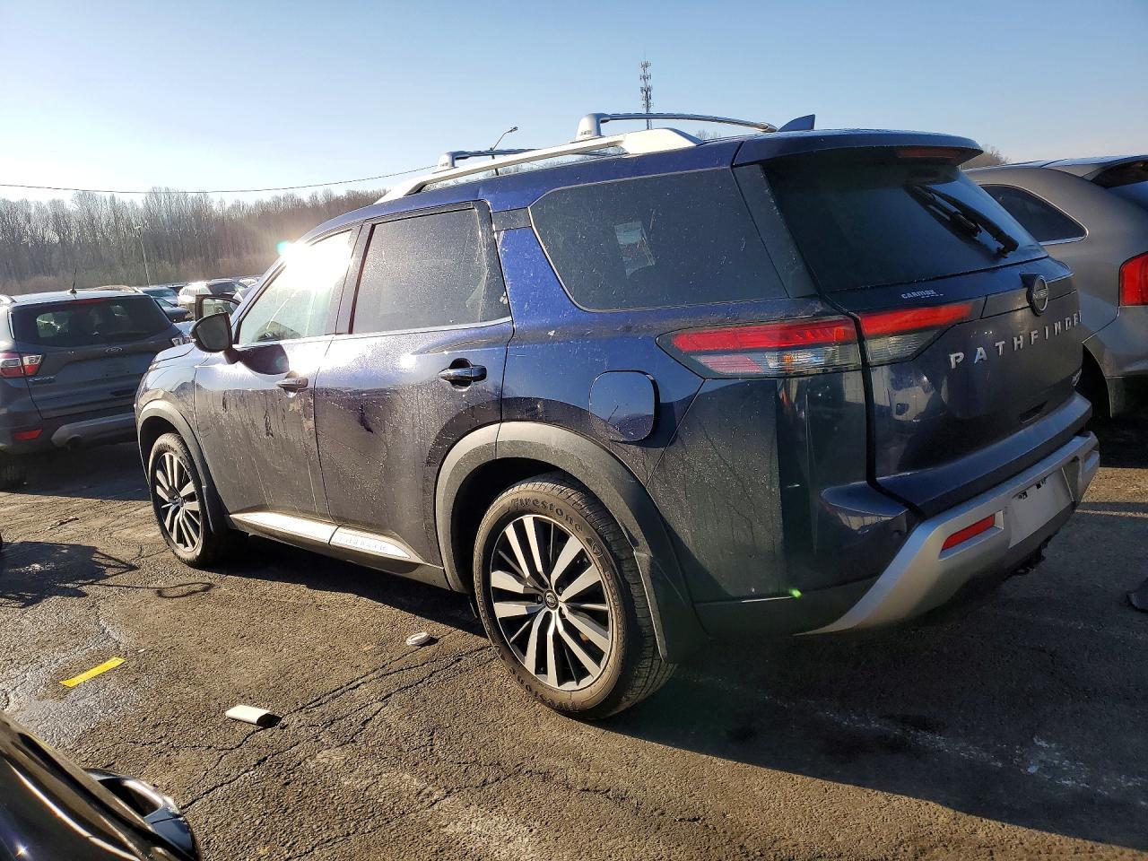 2022 Nissan Pathfinder Platinum - Фото 2