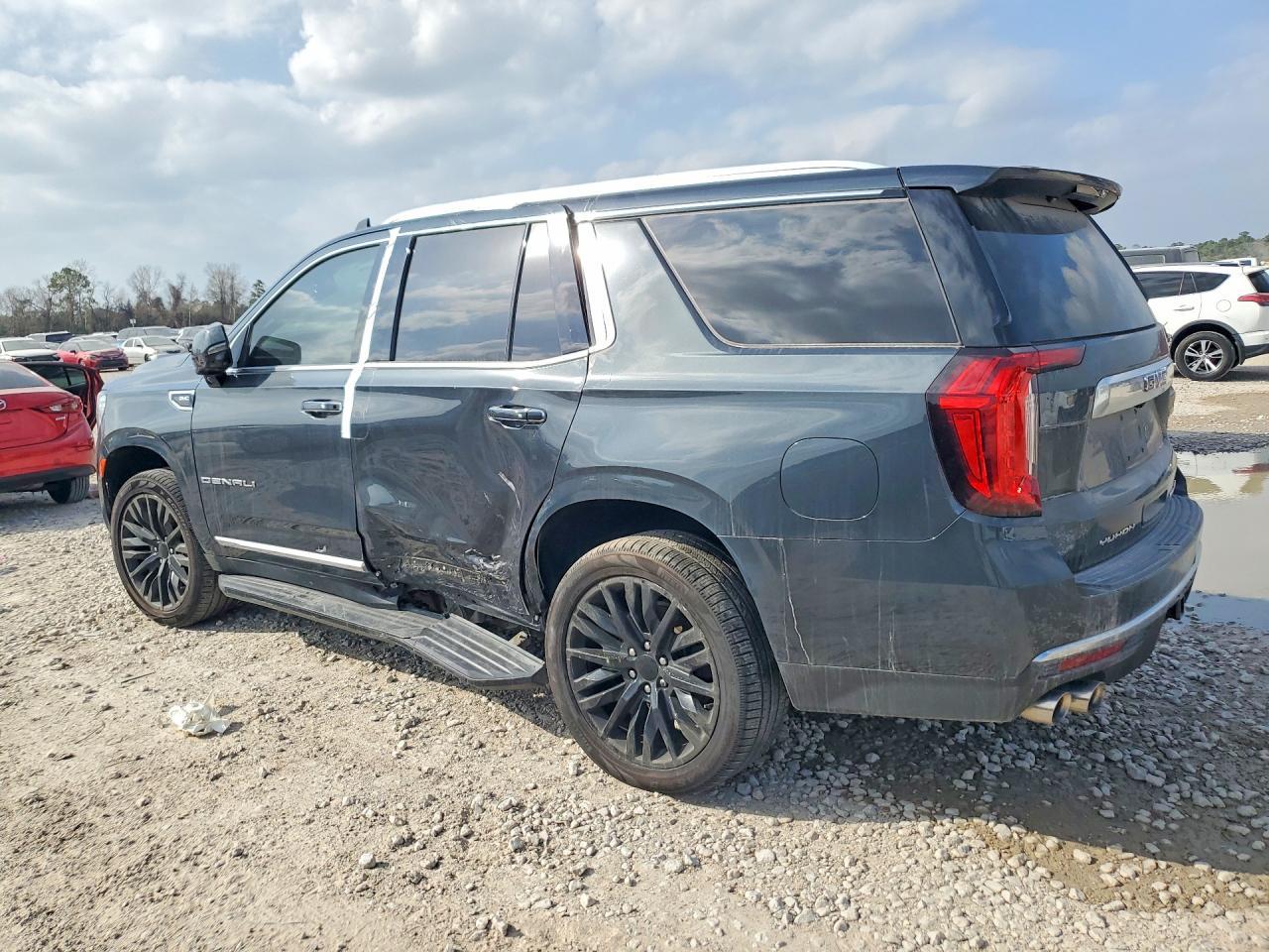 2021 GMC Yukon Denali - Image 2