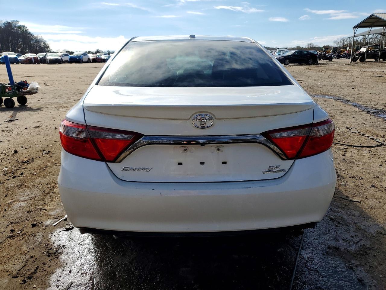 2016 Toyota Camry Le - Фото 6