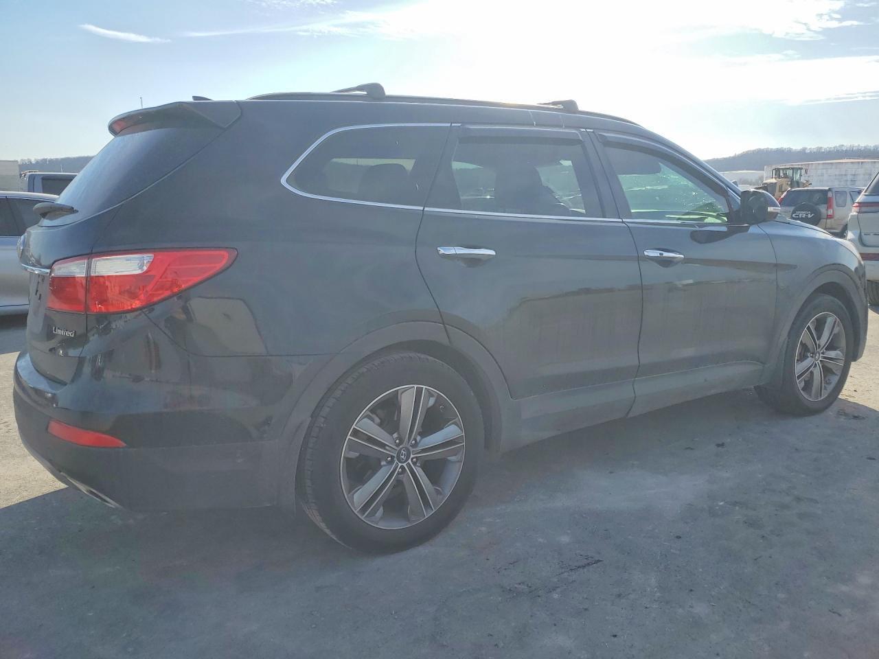 2015 Hyundai Santa Fe Gls - Image 3