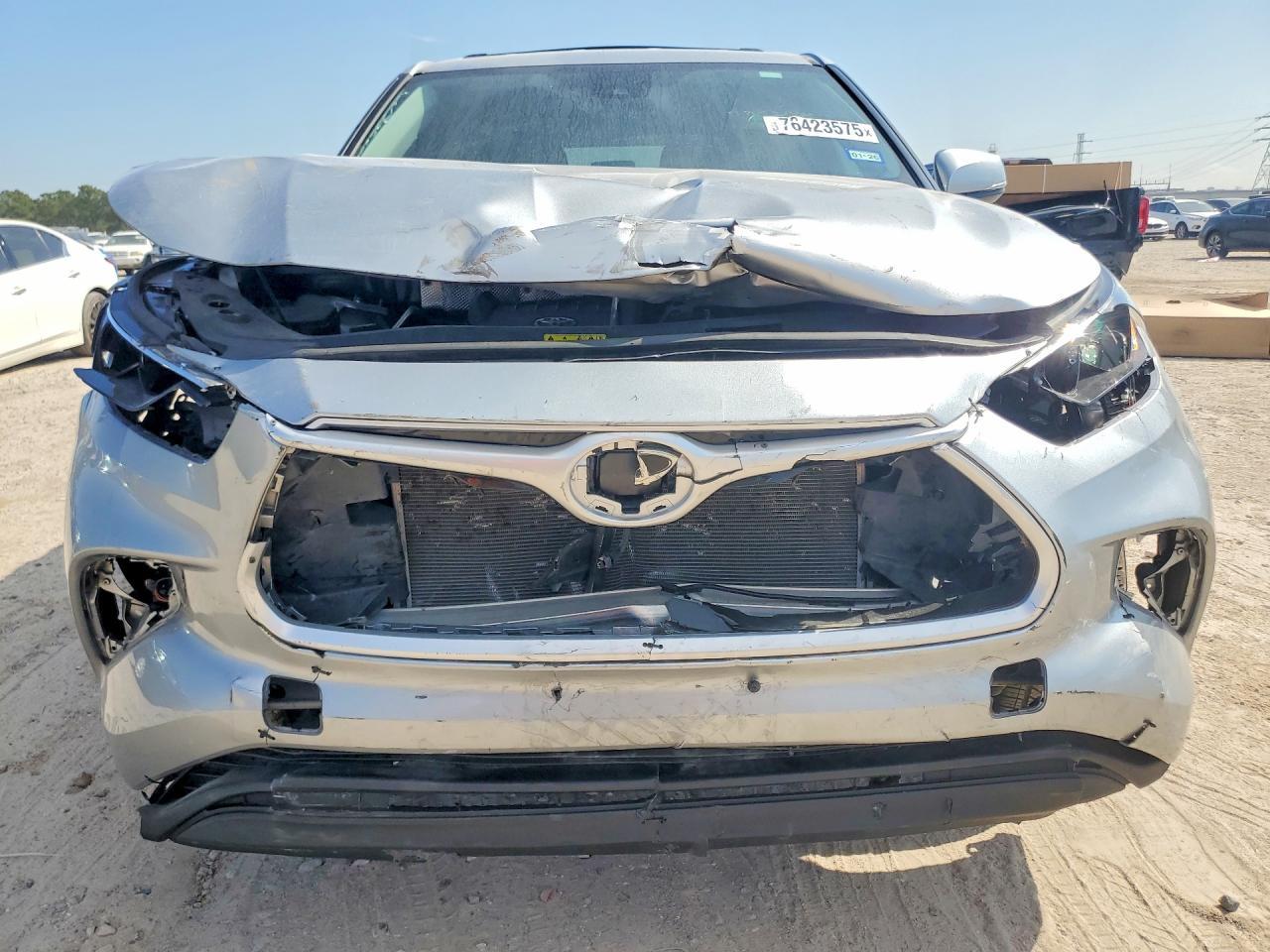 2023 Toyota Highlander L - Image 5