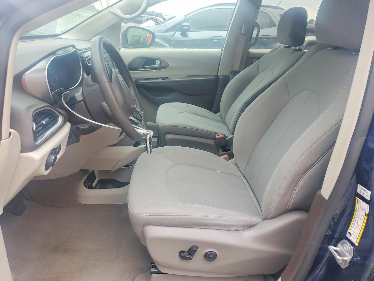 2020 Chrysler Voyager Lx - Фото 7