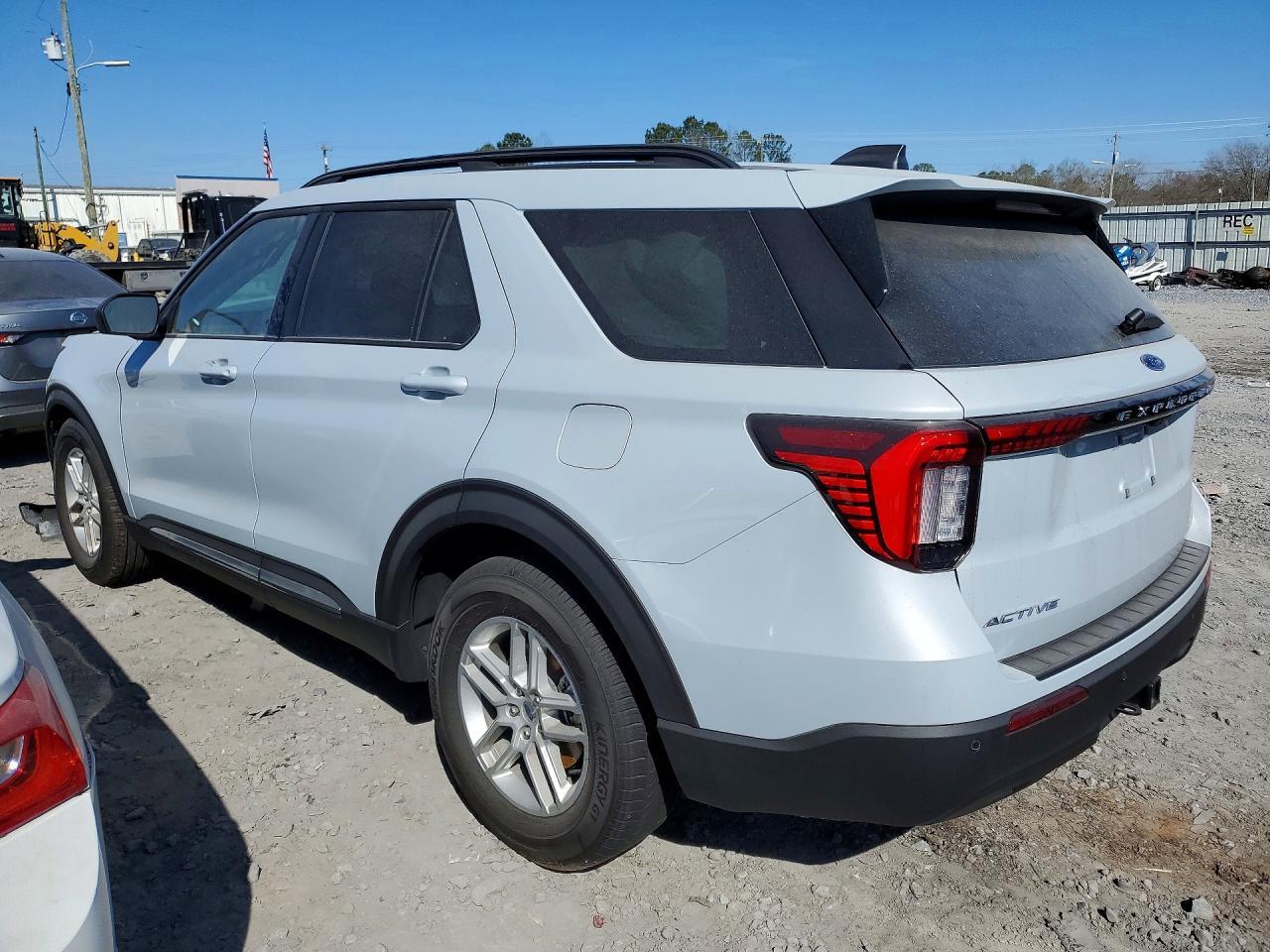 2025 Ford Explorer Active - Фото 2