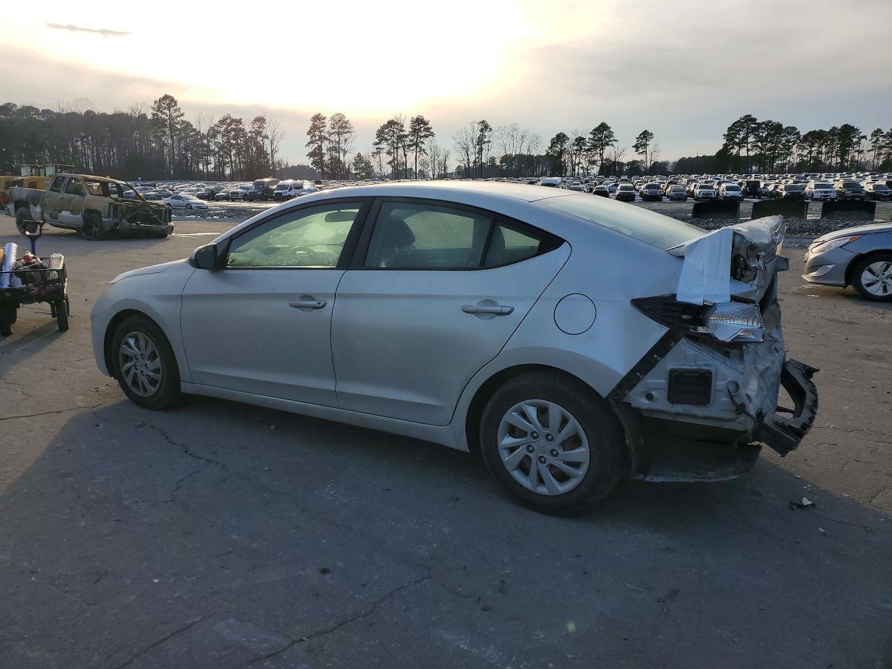 2019 Hyundai Elantra Se - Фото 2