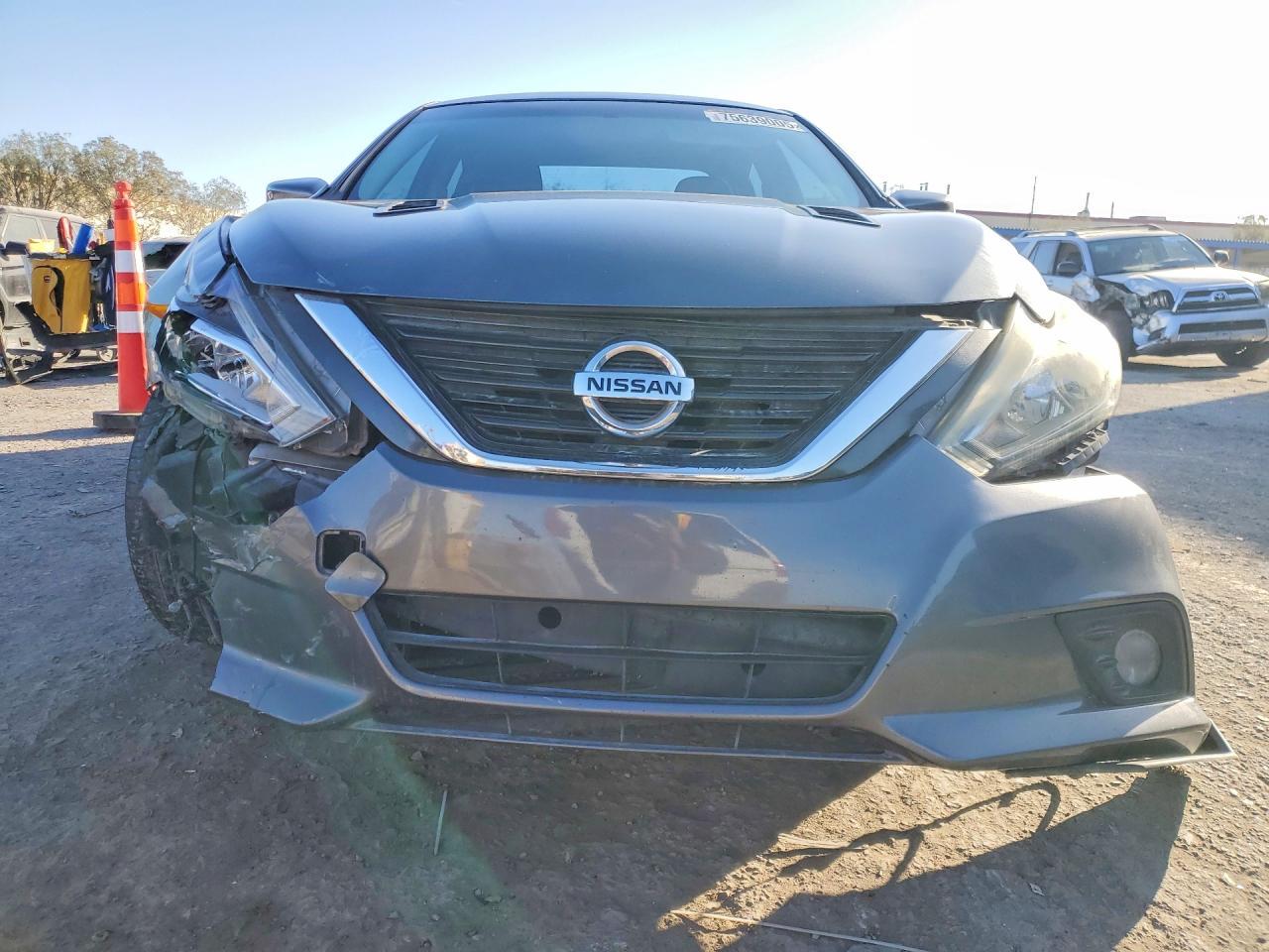2017 Nissan Altima 2.5 - Image 5