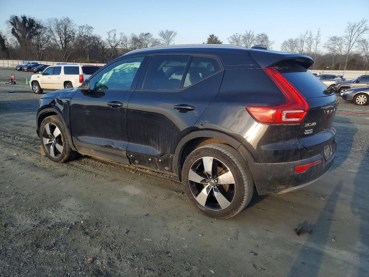 2020 Volvo Xc40 T5 Momentum - Фото 2