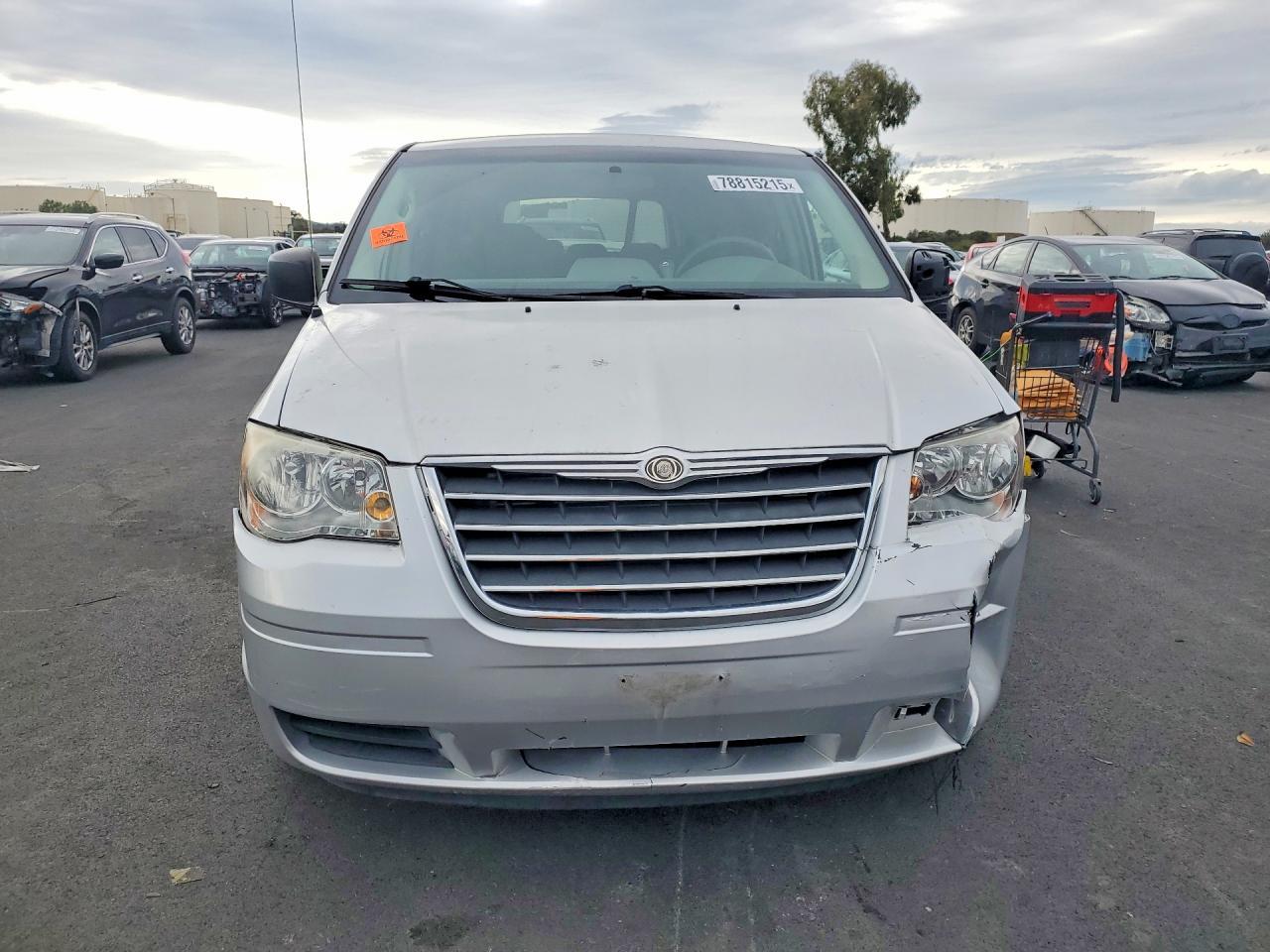 2010 Chrysler Town & Cnt - Image 5