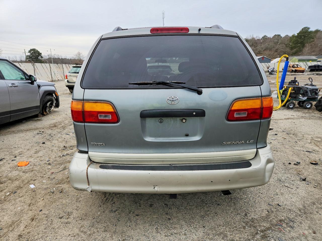 2000 Toyota Sienna Le - Фото 6