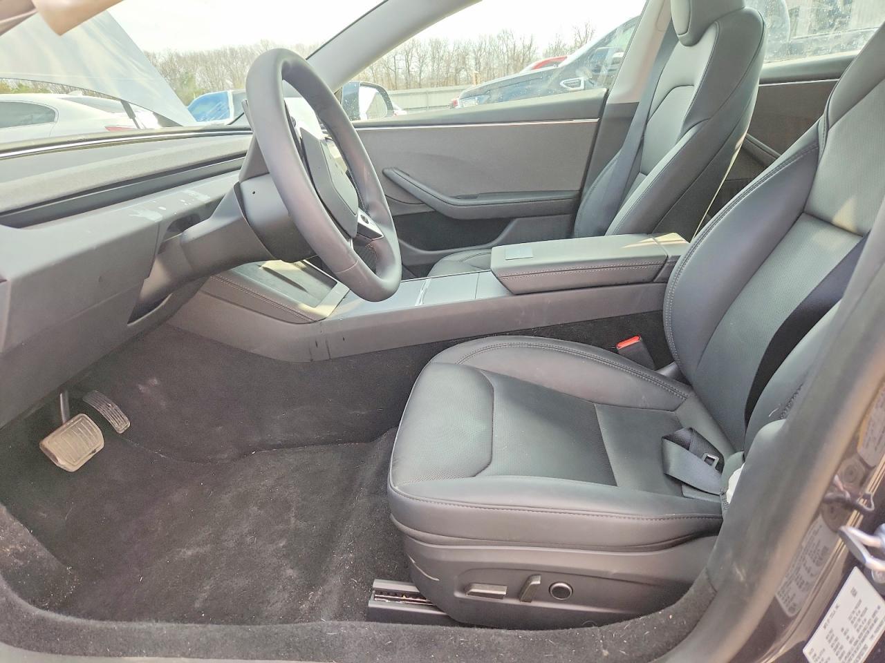 2025 Tesla Model 3 - Фото 7