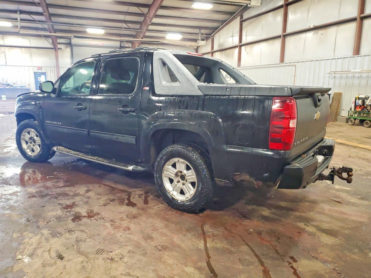 2011 Chevrolet Avalanche Lt - Фото 2
