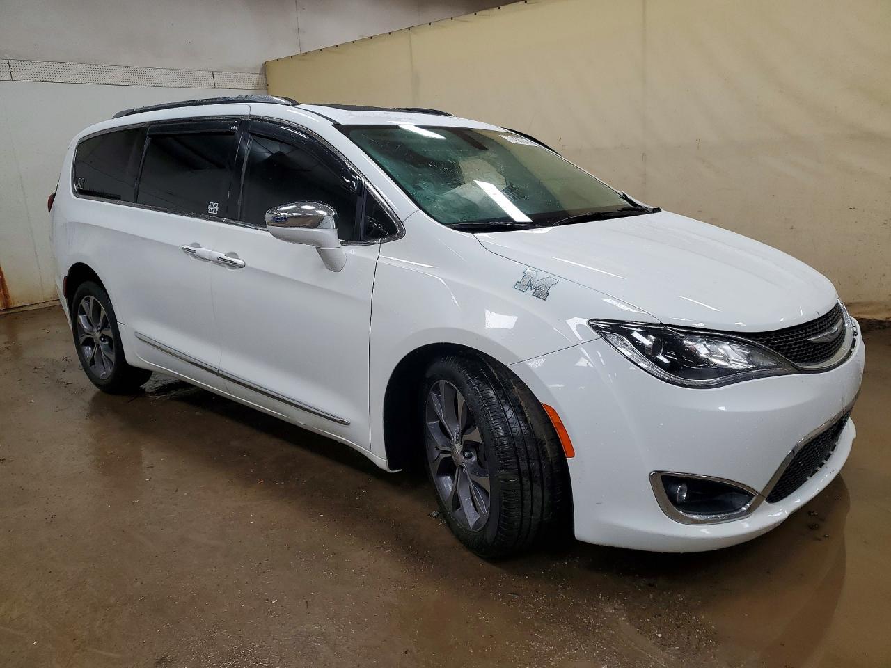 2017 Chrysler Pacifica Limited - Image 4