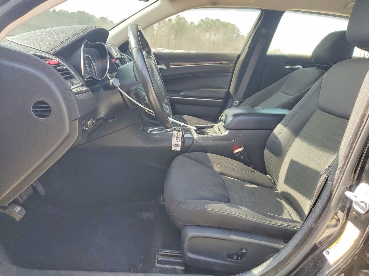2019 Chrysler 300 Touring - Фото 7