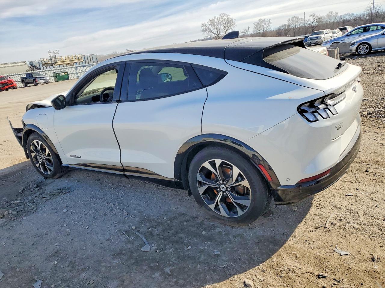 2023 Ford Mustang Mach-E Premium - Фото 2
