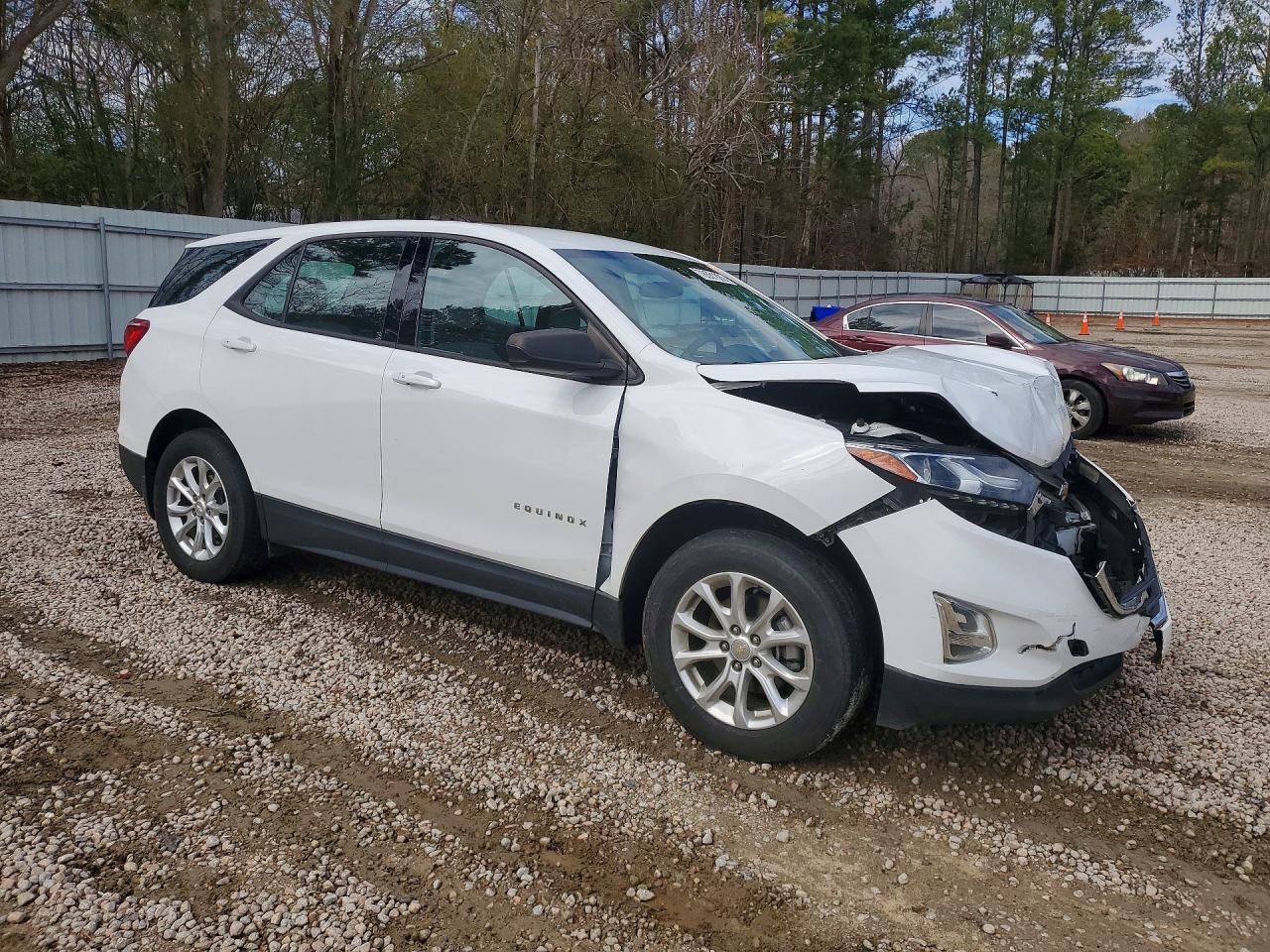 2018 Chevrolet Equinox Ls - Image 4
