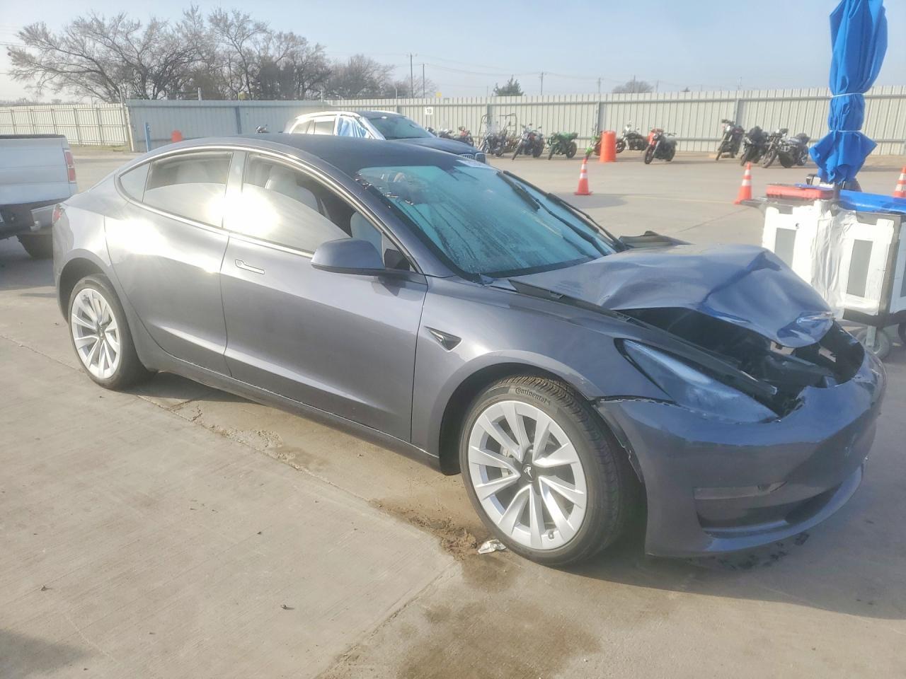 2023 Tesla Model 3 - Фото 4