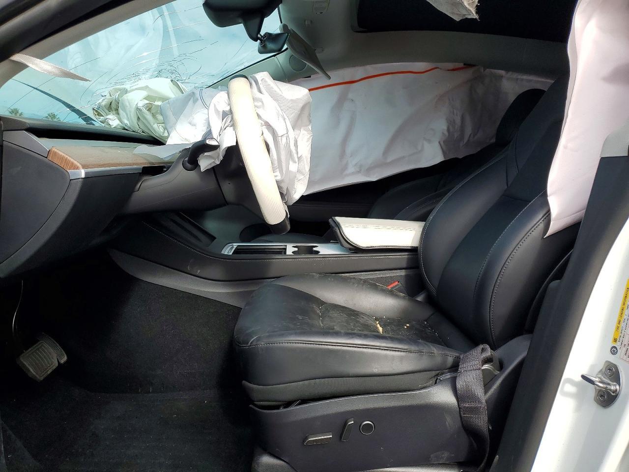 2025 Tesla Model Y - Фото 7
