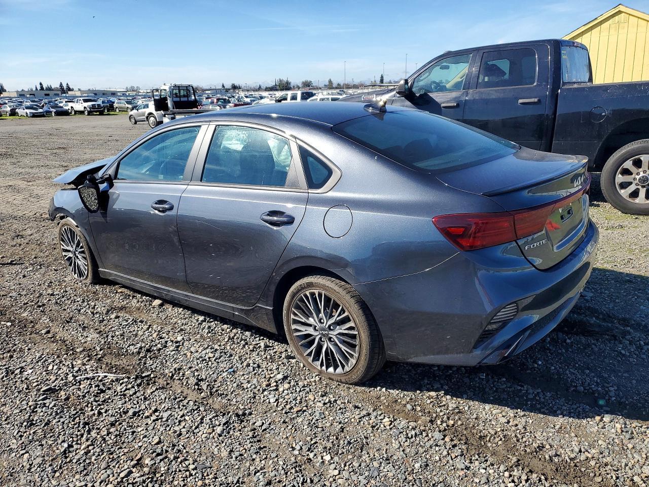 2023 Kia Forte Gt Line - Фото 2