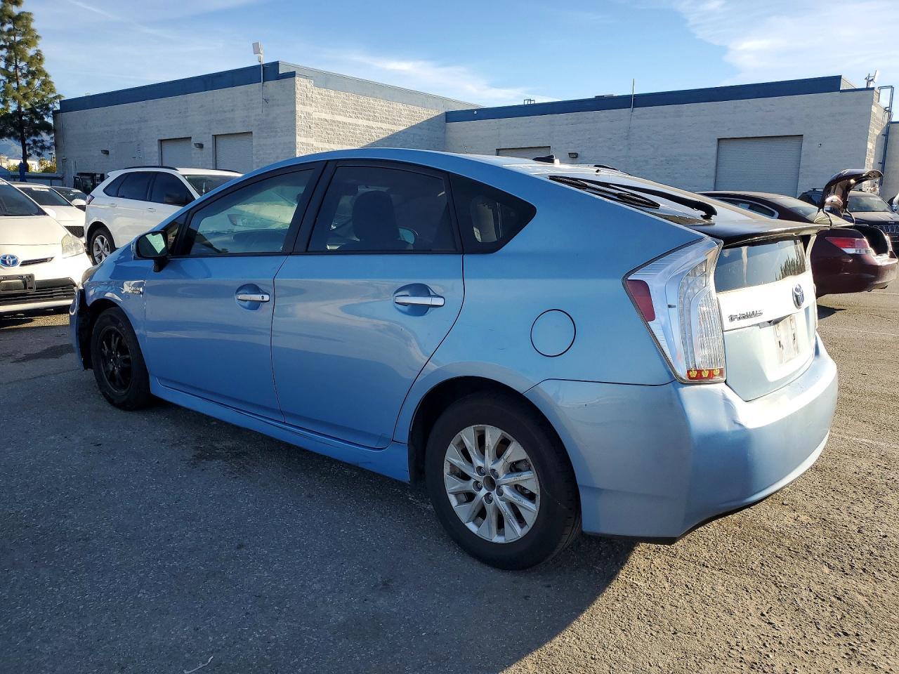 2013 Toyota Prius Plug-In - Фото 2