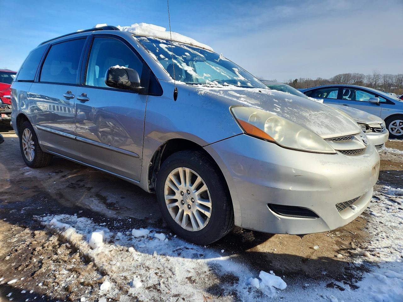 2010 Toyota Sienna Le - Фото 4