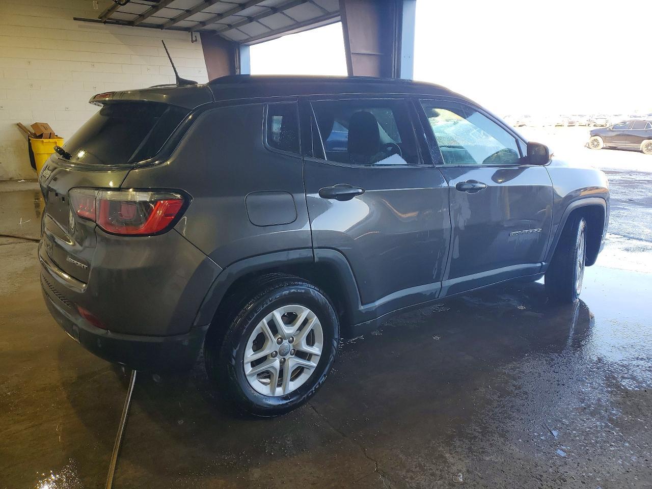 2018 Jeep Compass Sport - Фото 3