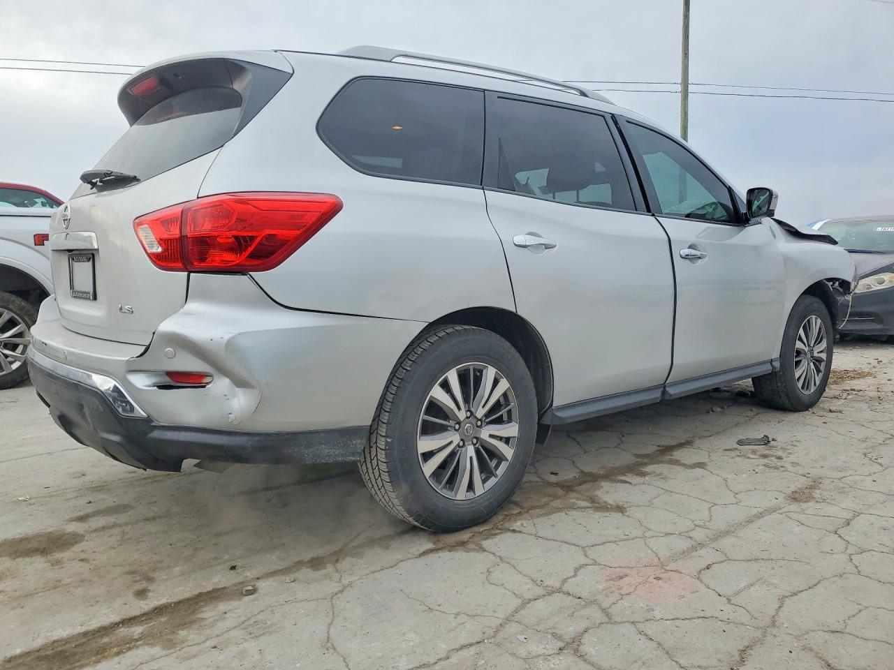 2019 Nissan Pathfinder S - Фото 3