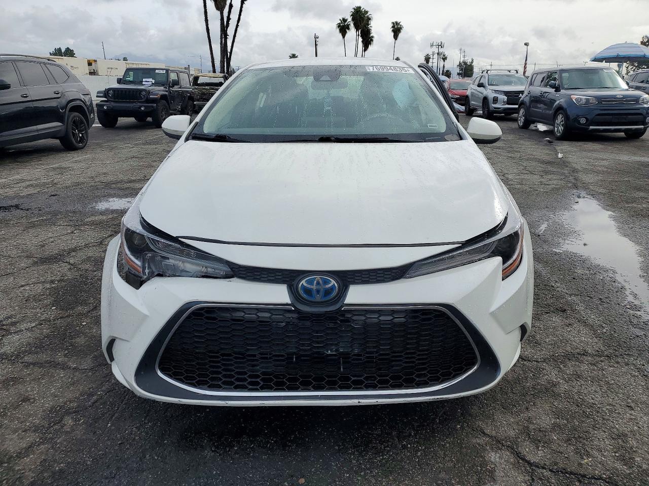 2021 Toyota Corolla Hybrid Le - Image 5