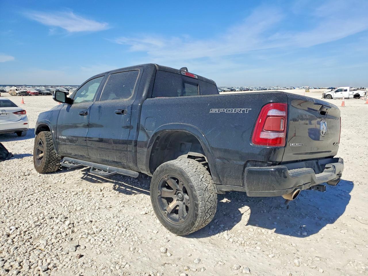 2021 Ram 1500 Laramie - Фото 2