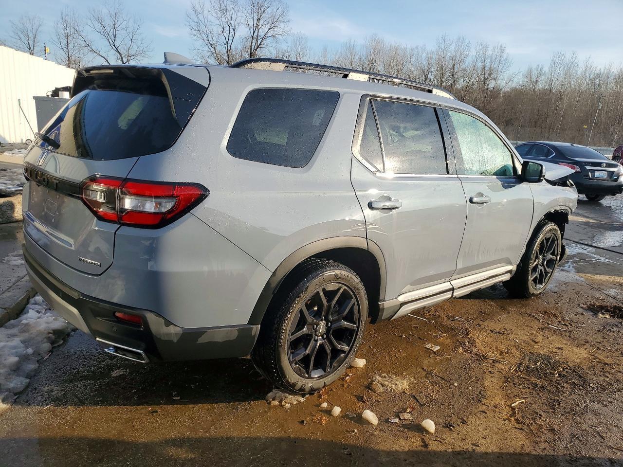 2025 Honda Pilot Touring - Image 3