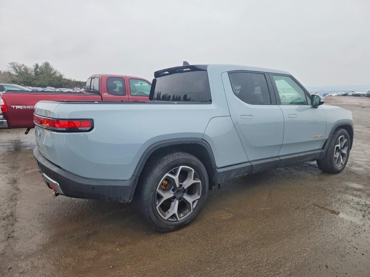 2023 Rivian R1T Adventure - Фото 3