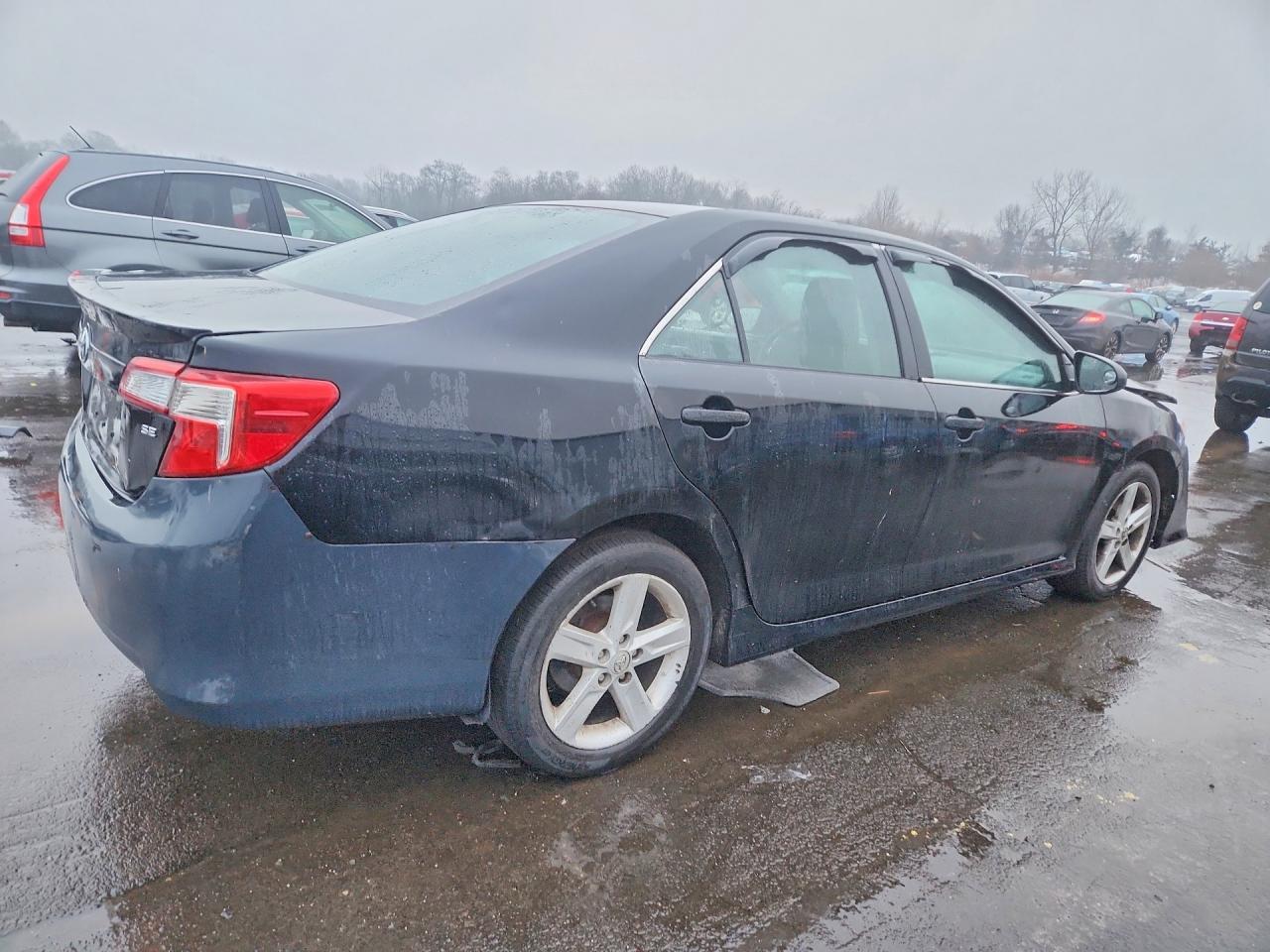 2014 Toyota Camry Se - Image 3