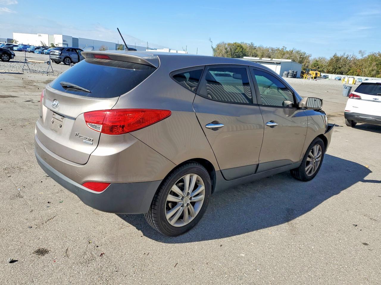2011 Hyundai Tucson Limited - Image 3
