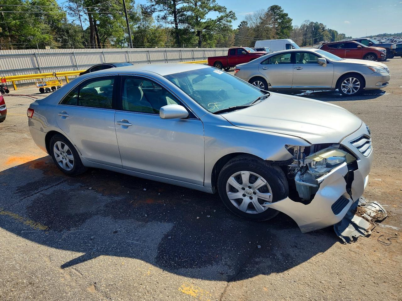 2011 Toyota Camry Le - Фото 4