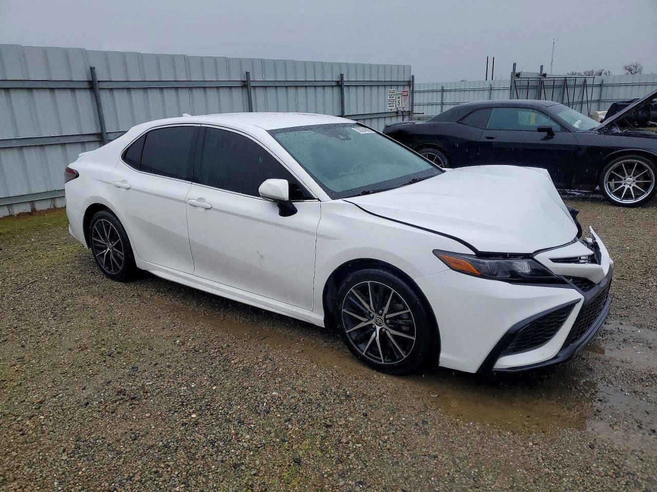 2022 Toyota Camry Se - Image 4