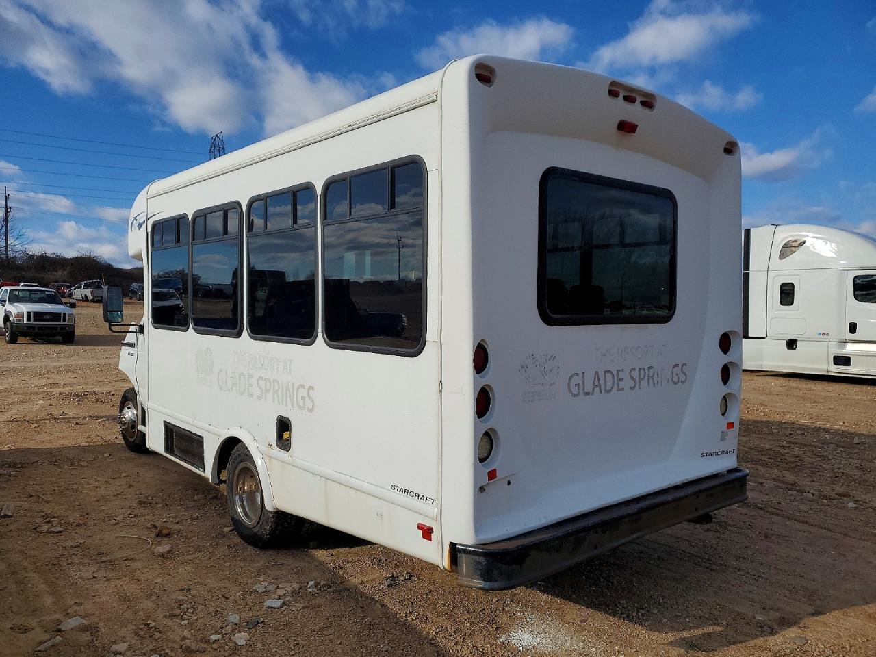 2015 Ford Econoline E350 Super Duty Cutaway Van - Фото 3
