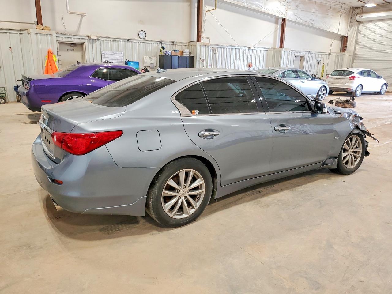 2015 Infiniti Q50 Premium - Image 3