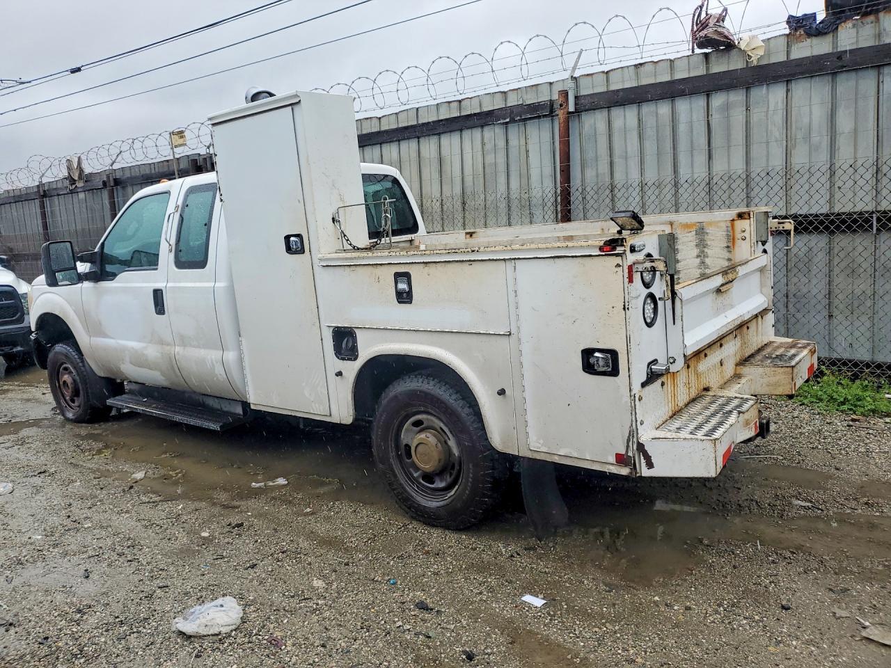 2015 Ford F250 Super Duty Utility / Service Truck - Фото 2