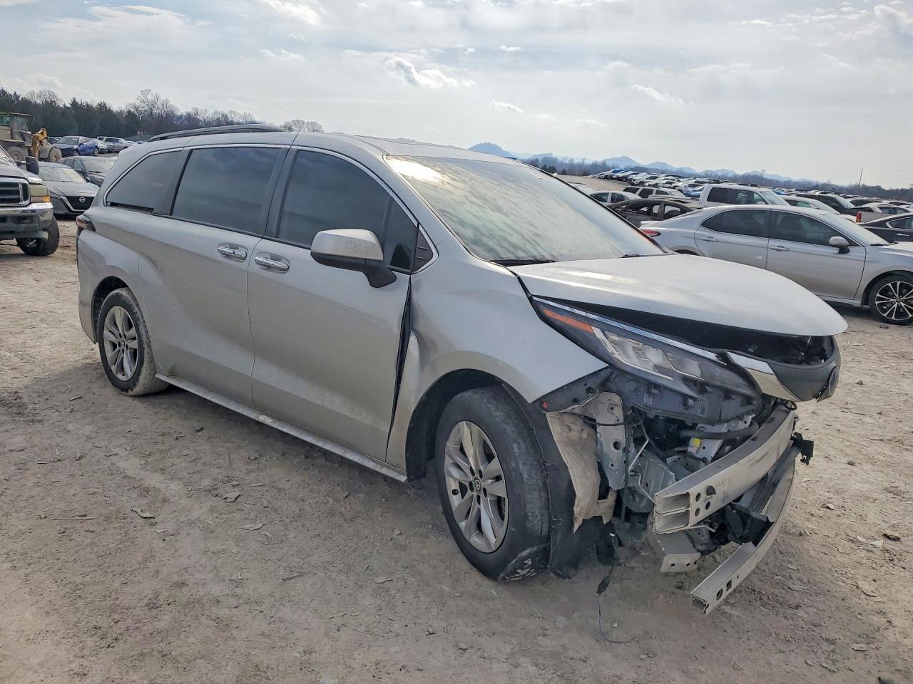 2022 Toyota Sienna Xle - Фото 4