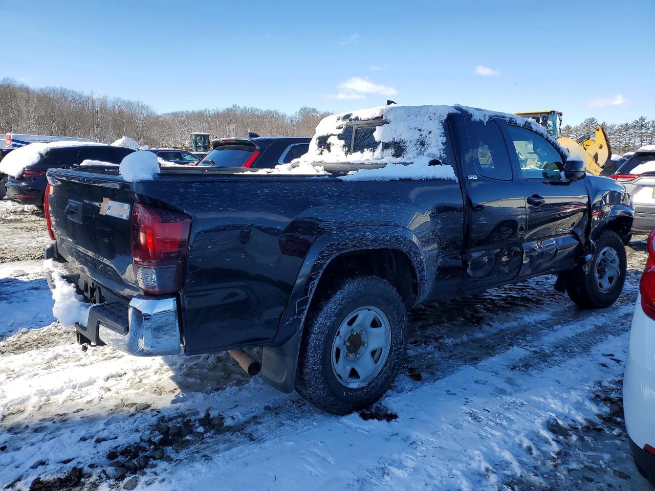 2018 Toyota Tacoma Access Cab - Image 3
