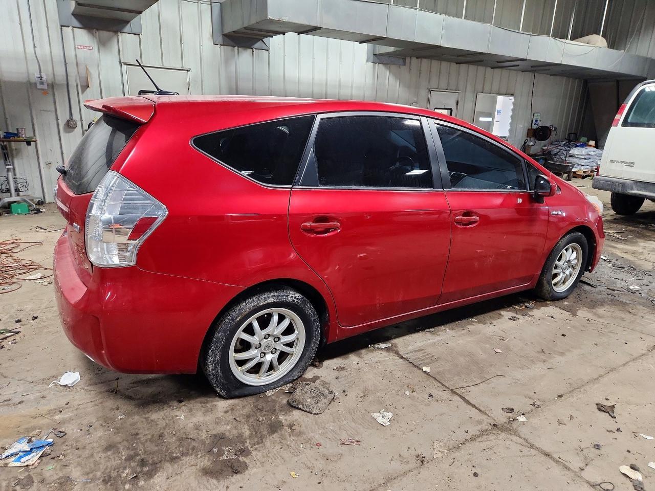 2013 Toyota Prius V Three - Фото 3