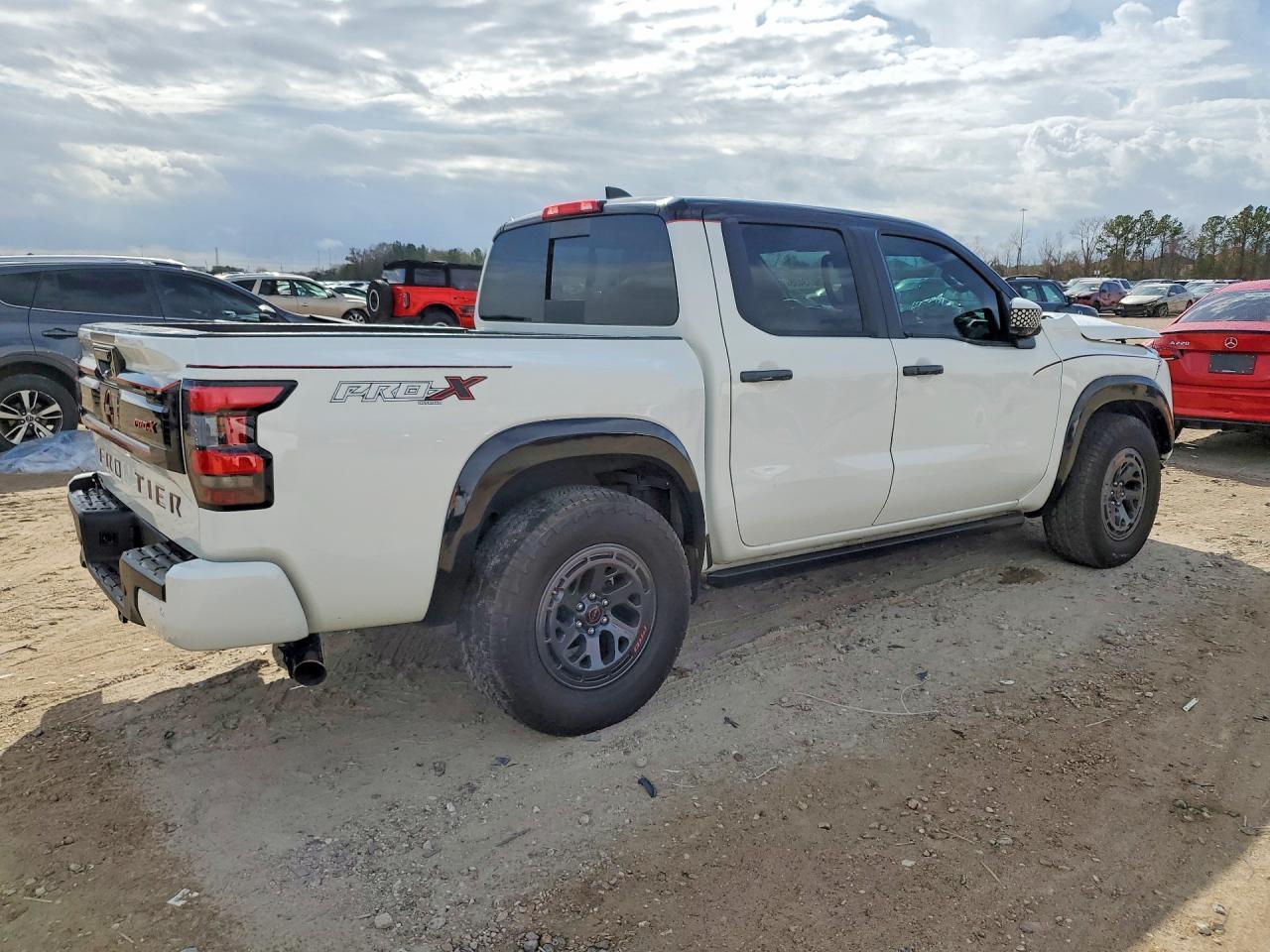 2025 Nissan Frontier S - Фото 3