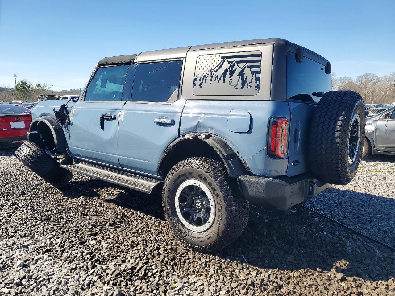2025 Ford Bronco Outer Banks - Image 2