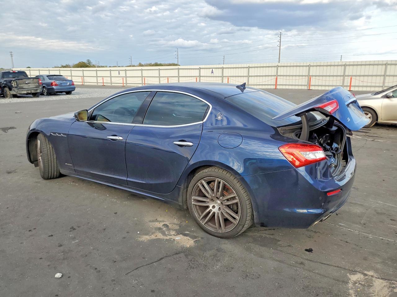 2019 Maserati Ghibli S - Фото 2
