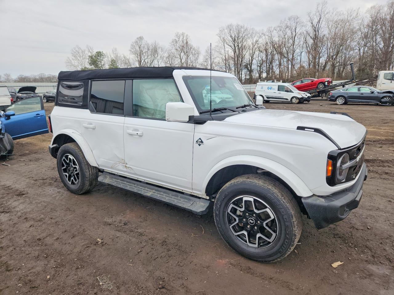2023 Ford Bronco Base - Image 4
